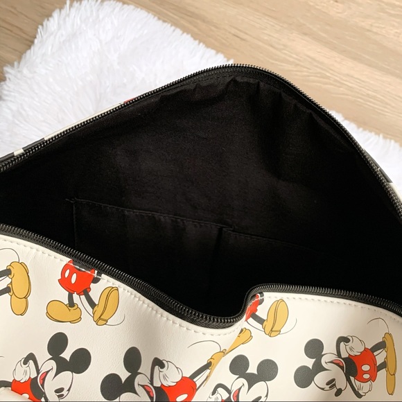 SOLD OUT ⭐️ Mickey Mouse Disney Weekender Bag - Picture 6 of 8